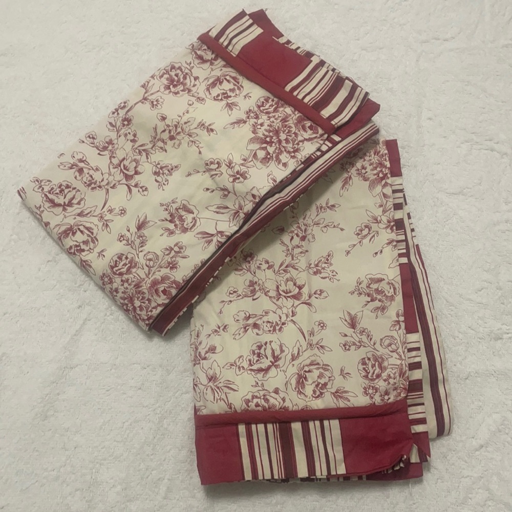Pair of Pillow Cases  Flower Print Pillow case with Contrast Border Standard.